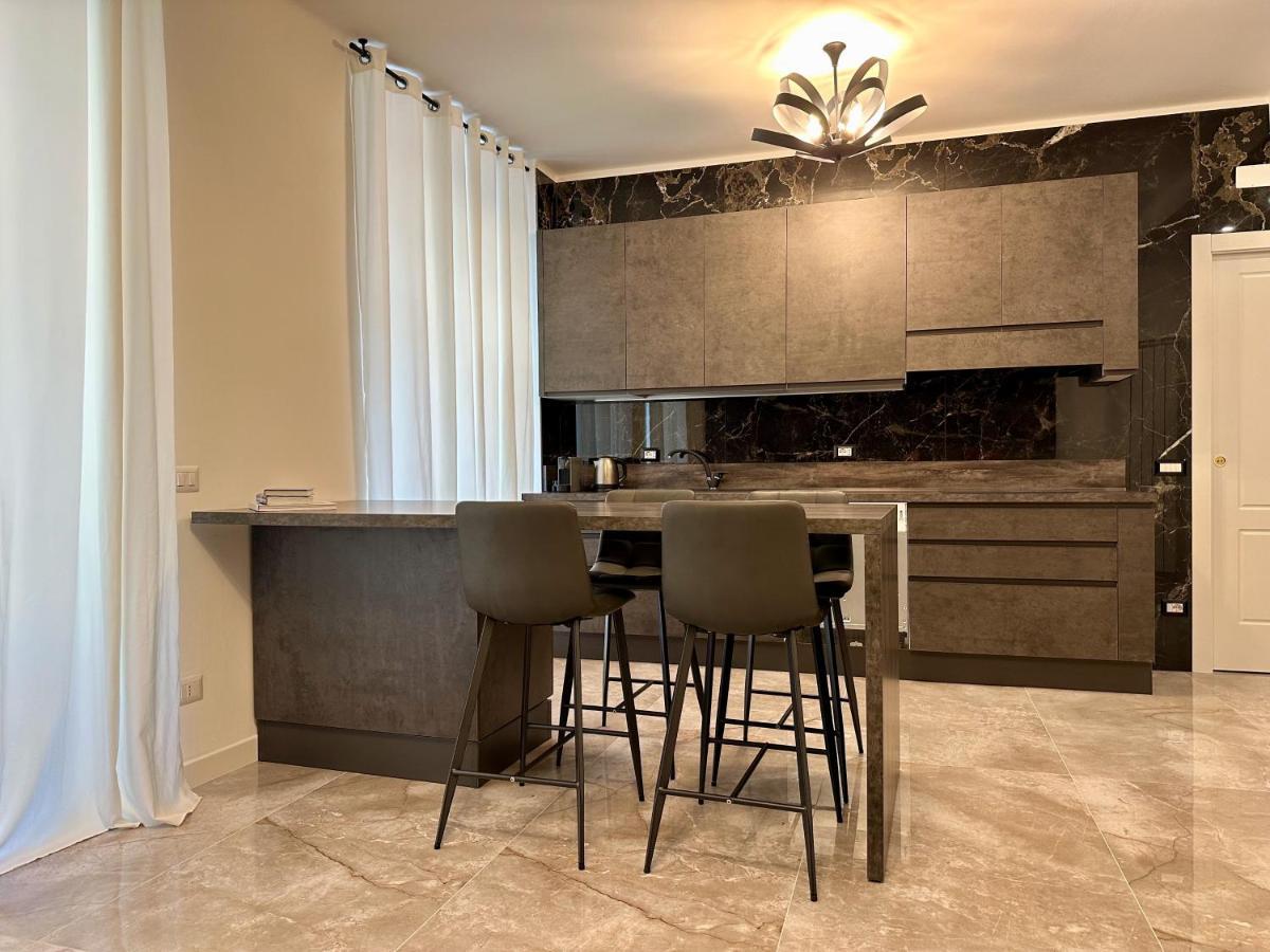 Magic Place Bergamo! Classy Apartment In The Heart Of The City Kültér fotó