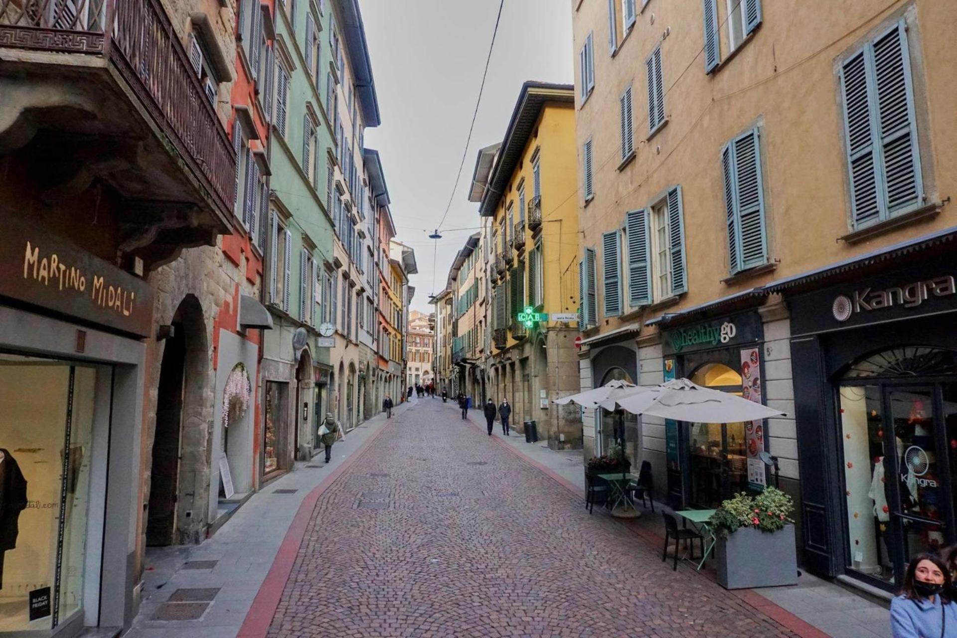 Magic Place Bergamo! Classy Apartment In The Heart Of The City Kültér fotó