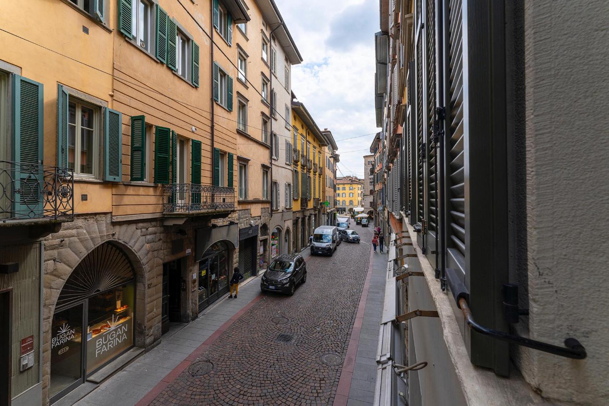 Magic Place Bergamo! Classy Apartment In The Heart Of The City Kültér fotó